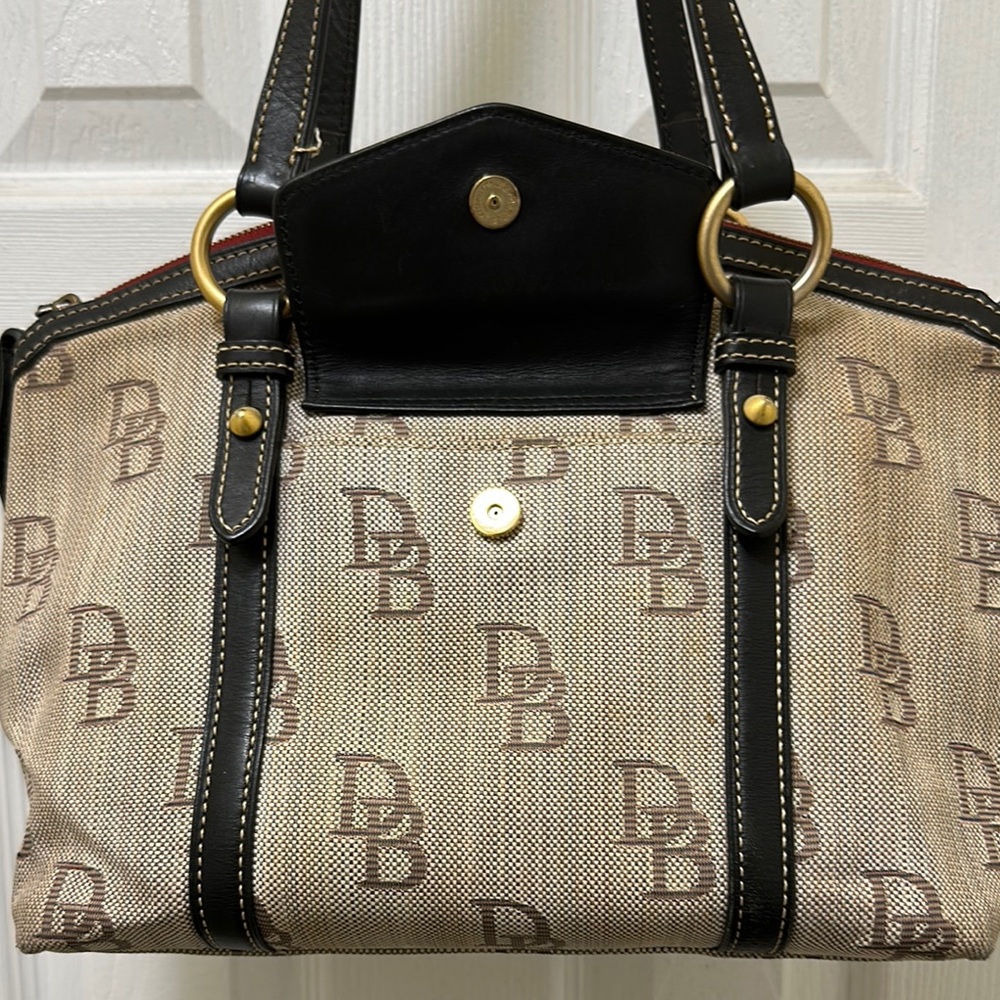 Dooney & Bourke Black and Tan Shoulder Bag with Classic Design - Picture 2 of 14